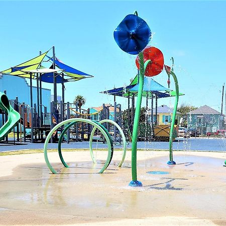Casaazul: Beachfront Couples Retreat Near Pleasure Pier Galveston Exterior photo